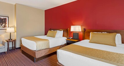 Best Western Plus Dutch Haus Inn and Suites Room Type - 2 Queen Beds, Non-Smoking, Bathtub And Shower, Microwave And Refrigerator, Full Breakfast