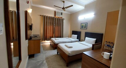 Hotel Acacia Room Type - Deluxe Double Ac