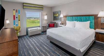 Hampton Inn by Hilton Sheridan Room Type - 1 KING BED NONSMOKING