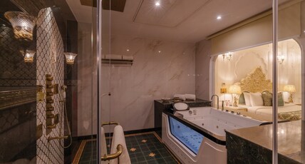 R Chandra's Palace - Heritage Hotel & Resort Room Type - Maharaja Suite with Jacuzzi R Chandra's Palace - Heritage Hotel & Resort Room Type - Maharaja Suite with Jacuzzi
