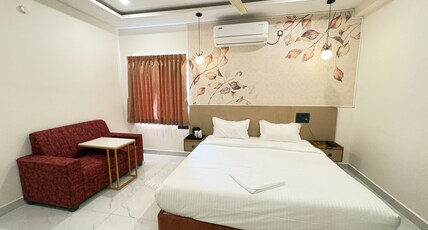 Hotel Dhanwik Room Type - Premium-Double room