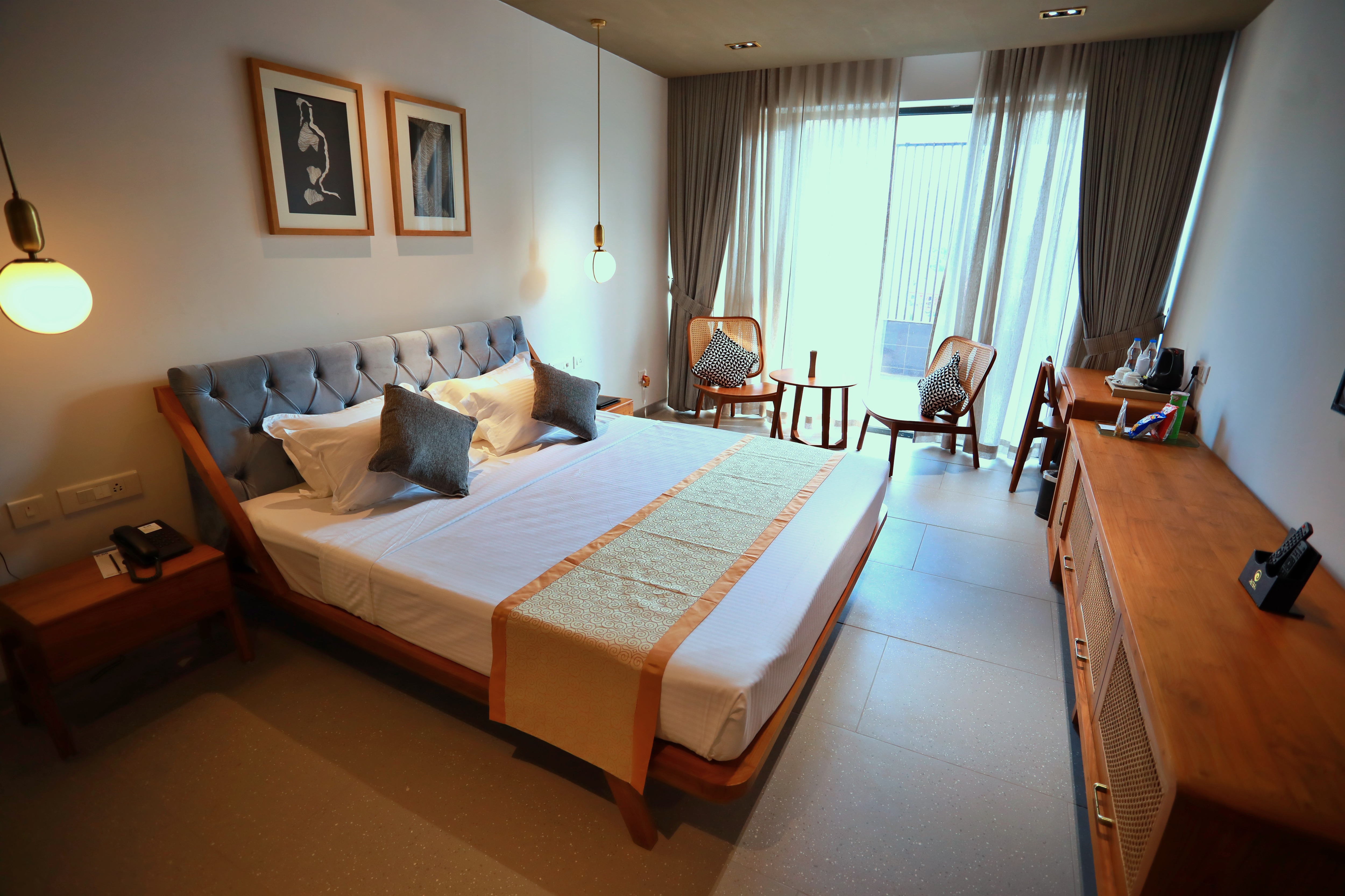 E05 City Inn | Rooms & Restaurant - Tap to explore photos