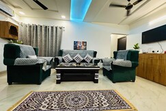 The Giri Nandani Stays