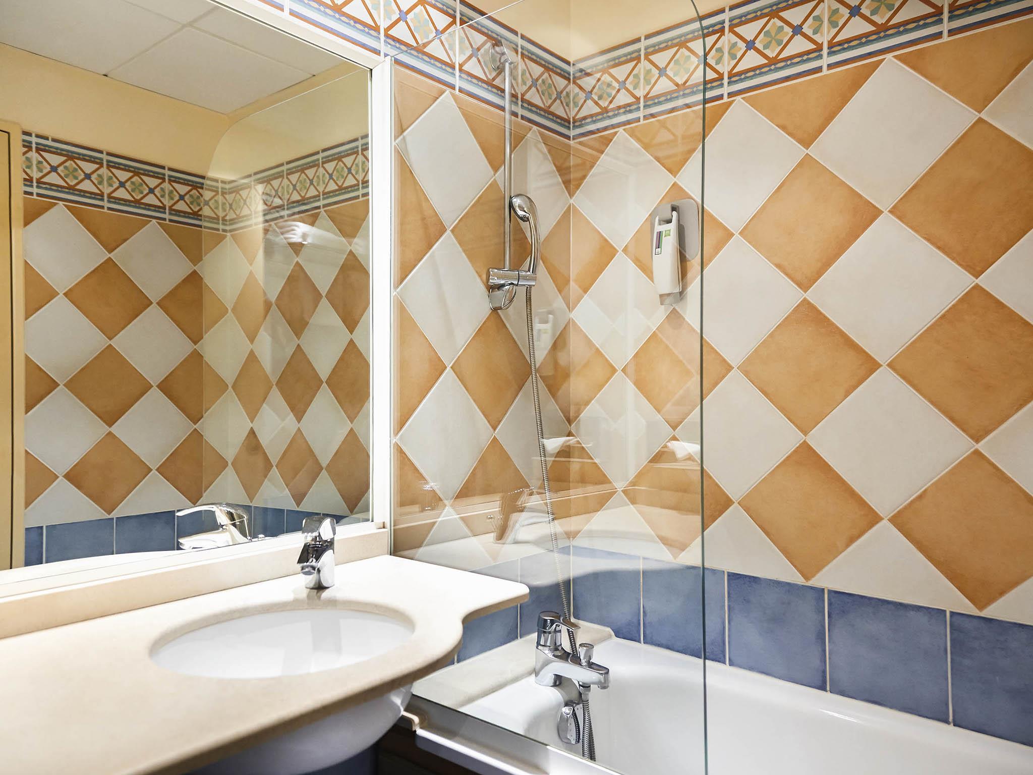 ibis Styles Arles Palais des Congr - Tap to explore photos