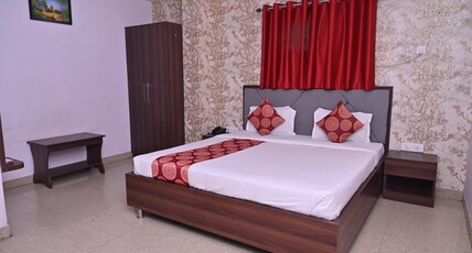 Hotel Stone Park Room Type - Deluxe Room