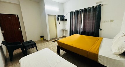 Hotel Star Nivas Srirangam Room Type - TRIPLE BED  AC ROOM