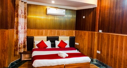 Hotel Varuni Mcleodganj Room Type - Mountain View Deluxe Room with Balcony