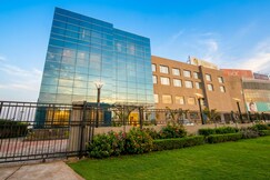 The Golden Plaza Hotel & Spa Zirakpur