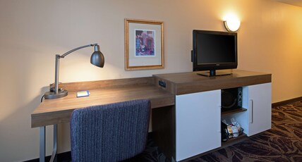 Hampton Inn & Suites by Hilton Bremerton Room Type - 1 KING STUDIO STE NONSMOK