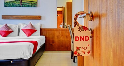 Collection O Riau Near Trans Studio Bandung Formerly Hotel Montameri Room Type - Indonesia Deluxe Double