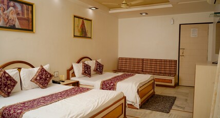 Hotel Ruby Room Type - Super Deluxe Four Bed Room