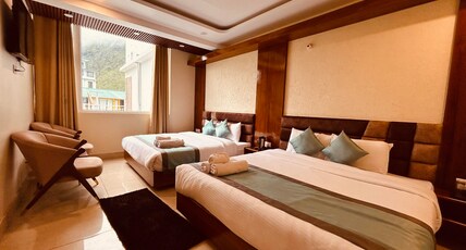 HOTEL PINNACLE PEAKS Room Type - Super Deluxe Room