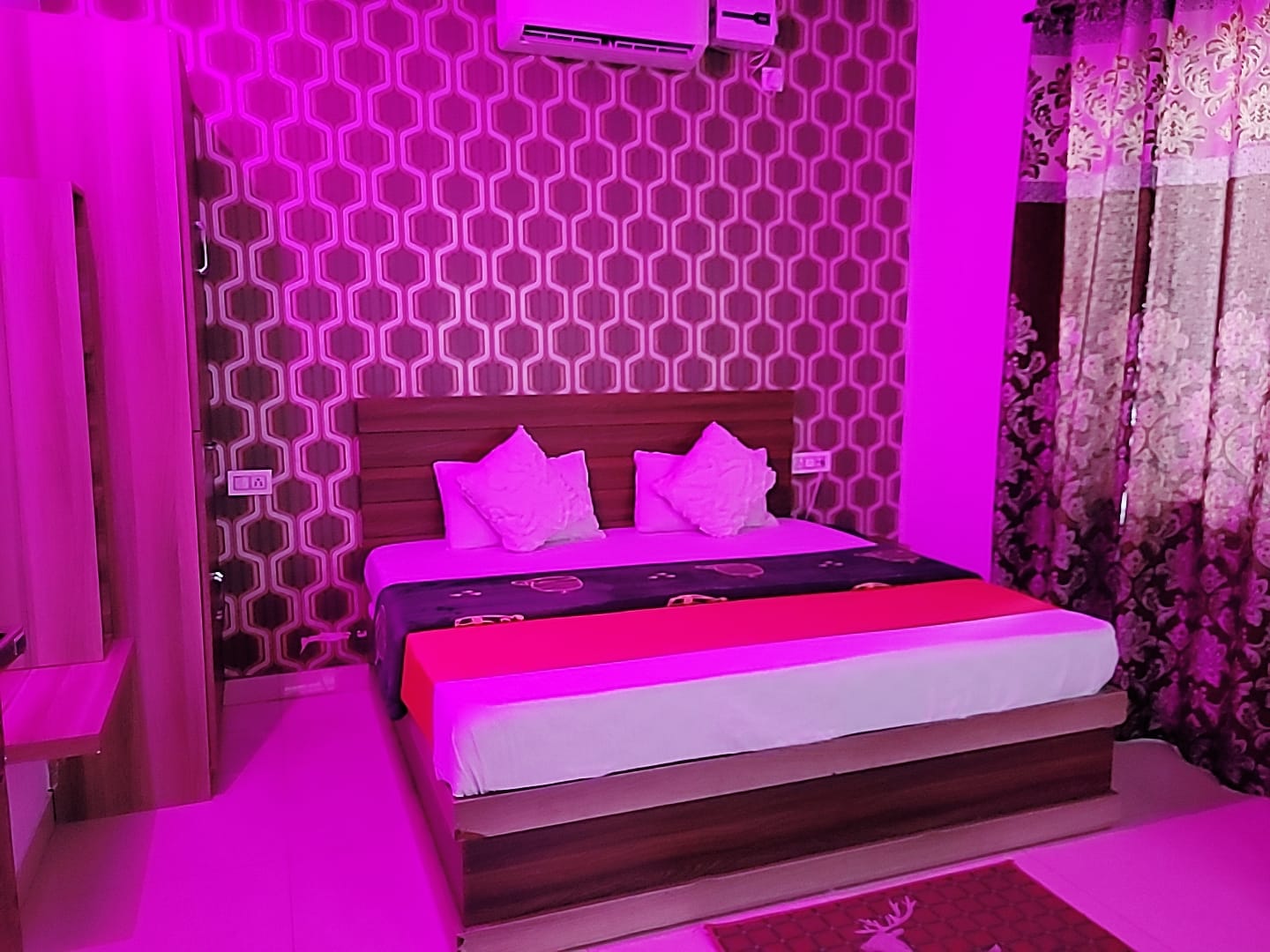 Hotel Vyom Vilas - Tap to explore photos