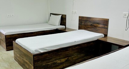 Easystayy PG Room Type - Male Triple sharing room