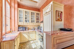 Luxurious 4 bedroom duplex, 200m from Place Morny