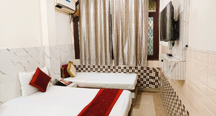 Kashi King @ 05 Minutes walk from Nizamuddin Railway Station Room Type - Family Comfort Room