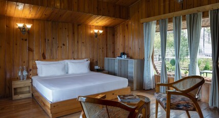 Aotel Pangot  Room Type - Mountain View Tree House with Balcony