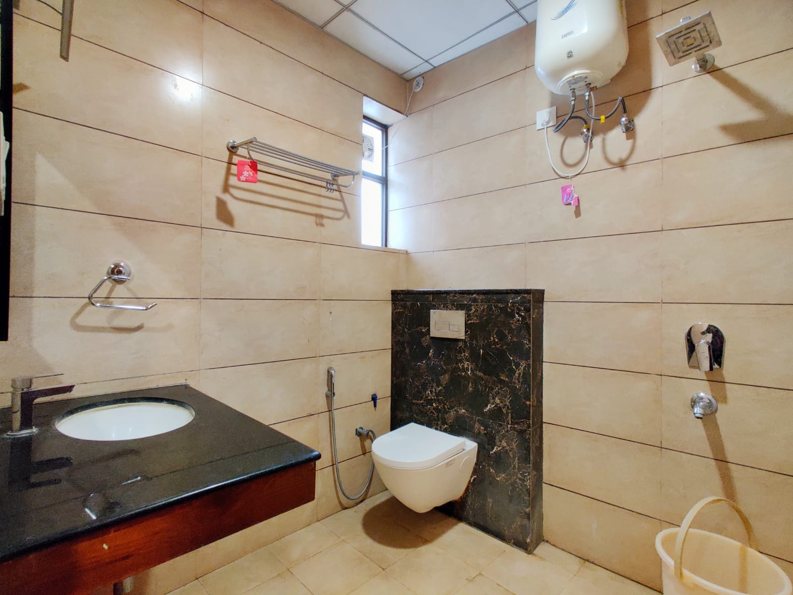 Do Not Book - Tap to explore photos