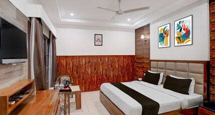 Super Townhouse by OYO Zirakpur Bus Stand Formerly Hotel Citi Inn Room Type - Classic Super Townhouse by OYO Zirakpur Bus Stand Formerly Hotel Citi Inn Room Type - Classic