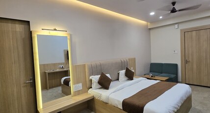 Hotel Priyniwas Room Type - Deluxe Room