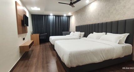 The Saffron Hotel Room Type - Deluxe Family Room with 2 King Bed