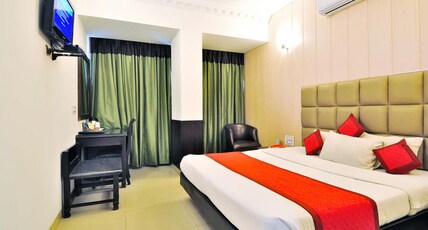 Hotel Orange 35 Room Type - Luxury Room with Work Desk