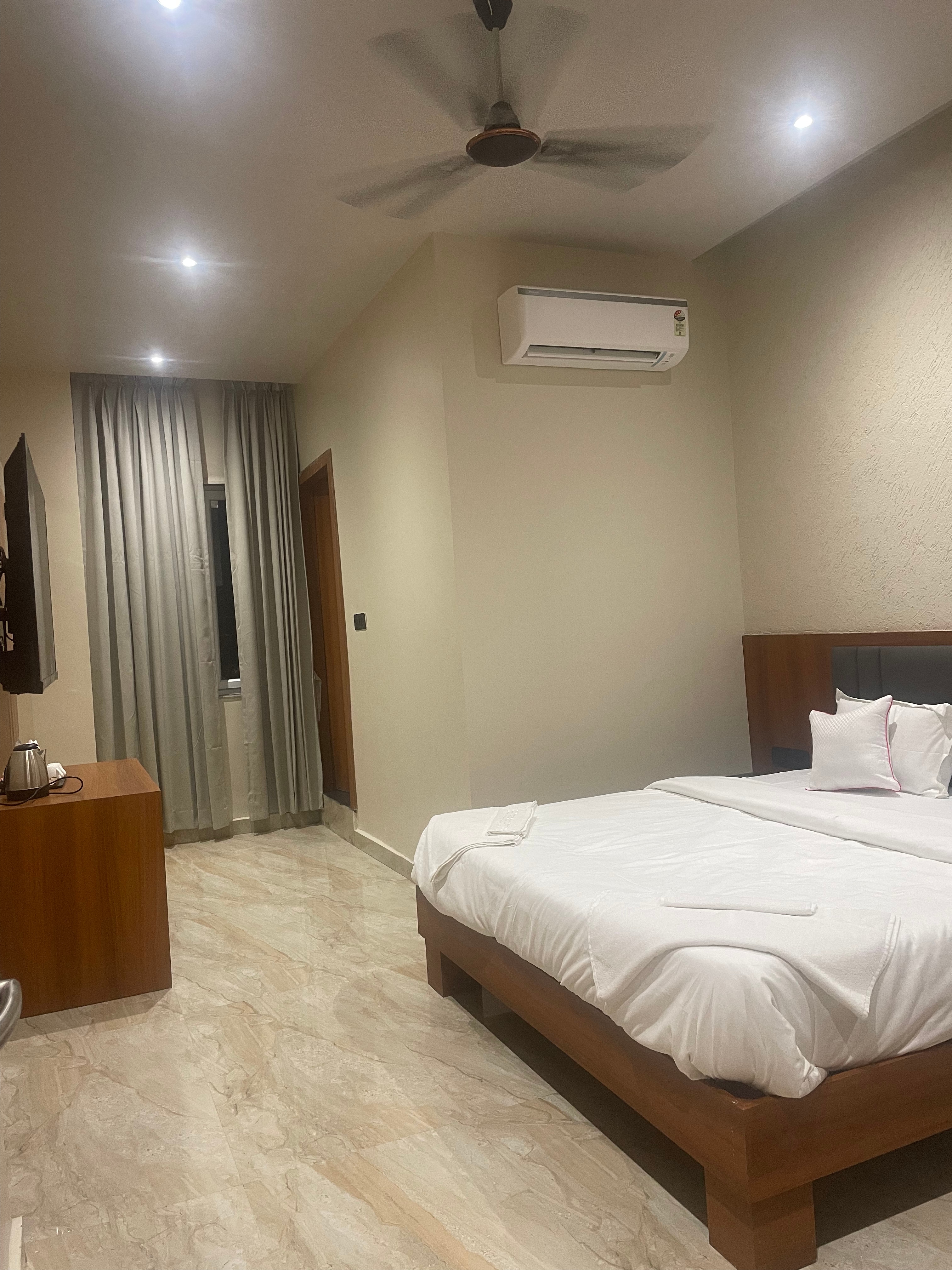 Hotel Shreeja Central Bhawanipatna - Tap to explore photos