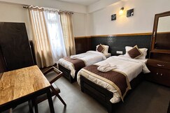 Apart Hotel by House of Nomad 2km From MG Marg