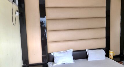 Hotel Abhishek Room Type - Deluxe Room