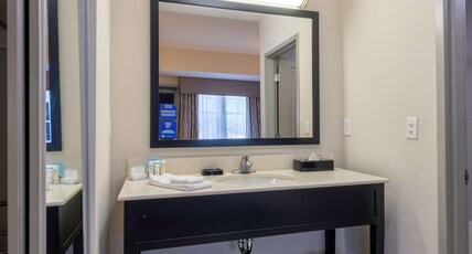 Hampton Inn and Suites DuPont Room Type - 1 KING STUDIO SUITE NONSMK