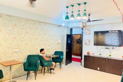 Homestay at Kashmiri Gate Metro & Old Delhi Railway Station| Private Rooms & Dorms 
