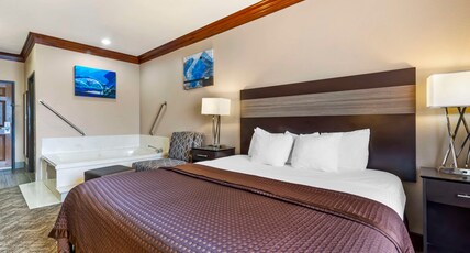 Best Western Fort Worth Inn & Suites Room Type - Suite-1 King Bed, Non-Smoking, Oversized Room, Whirlpool, Flat Screen Television, Microwave And Refr