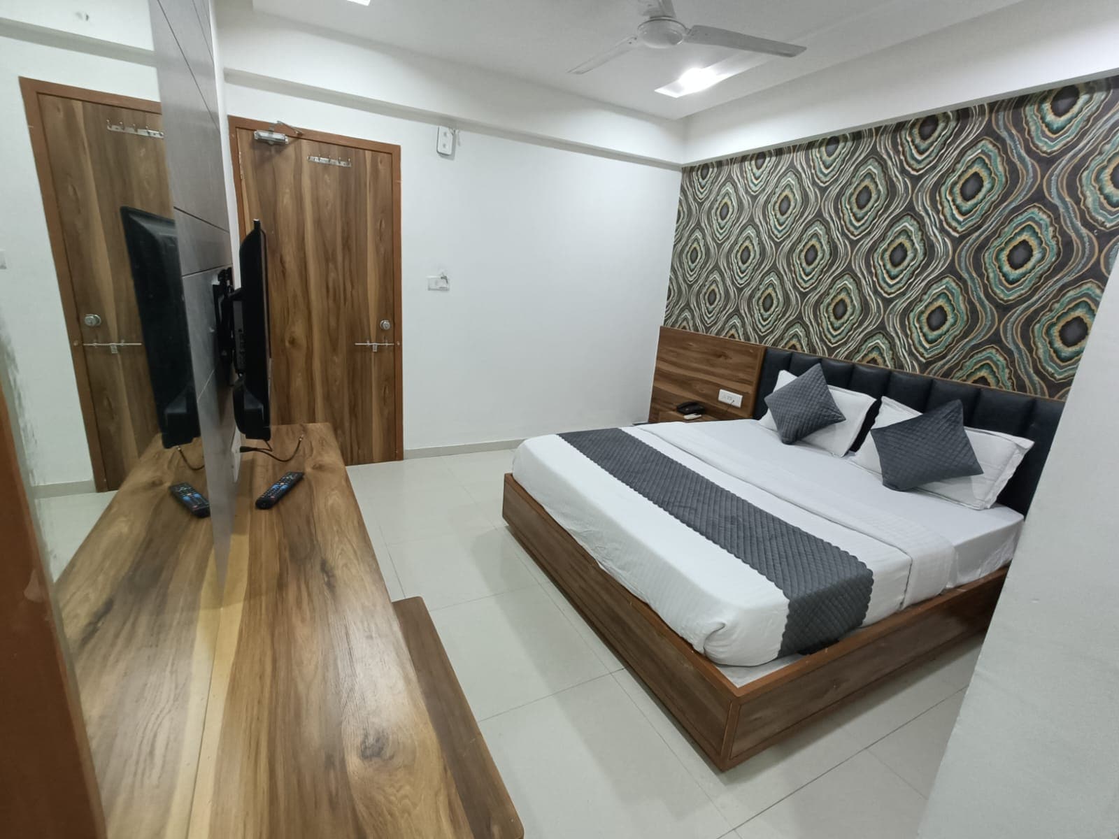 Hotel Tapovan In - Tap to explore photos