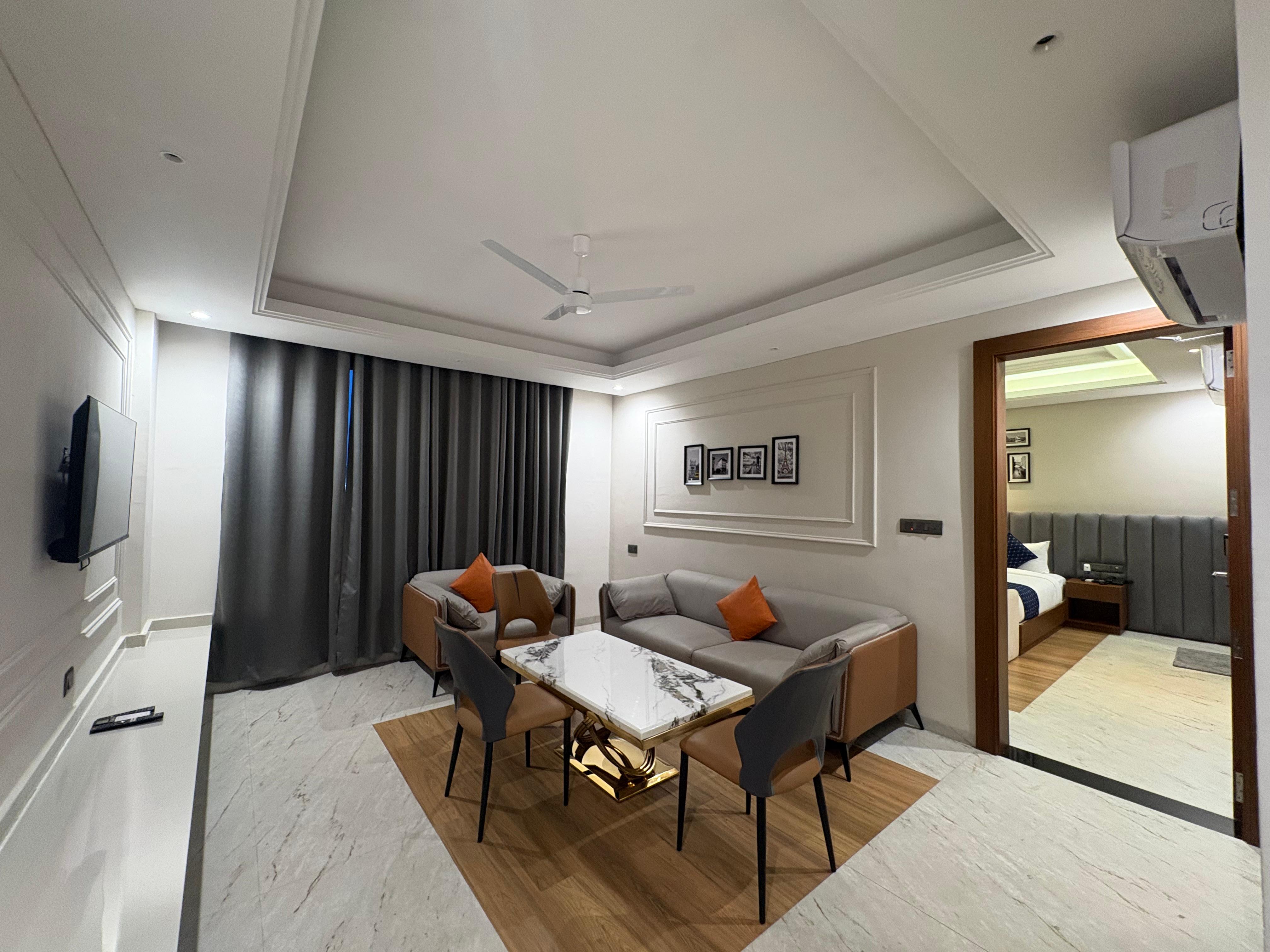 Maniratnam Hotel And Restaurent - Tap to explore photos