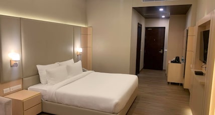 TDI CLUB RETREAT Room Type - DELUXE KING ROOM TDI CLUB RETREAT Room Type - DELUXE KING ROOM