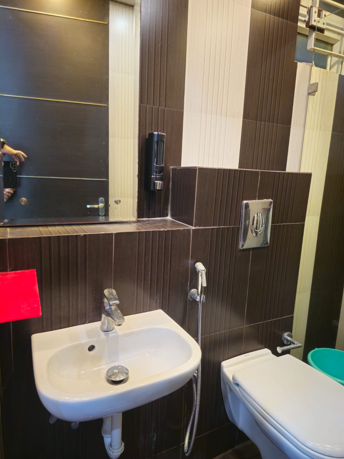 Unique 4 Rooms Apartment E City Parappana Agrahara - Tap to explore photos