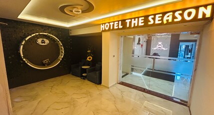 Hotel The Season Room Type - Deluxe Room Double Bed