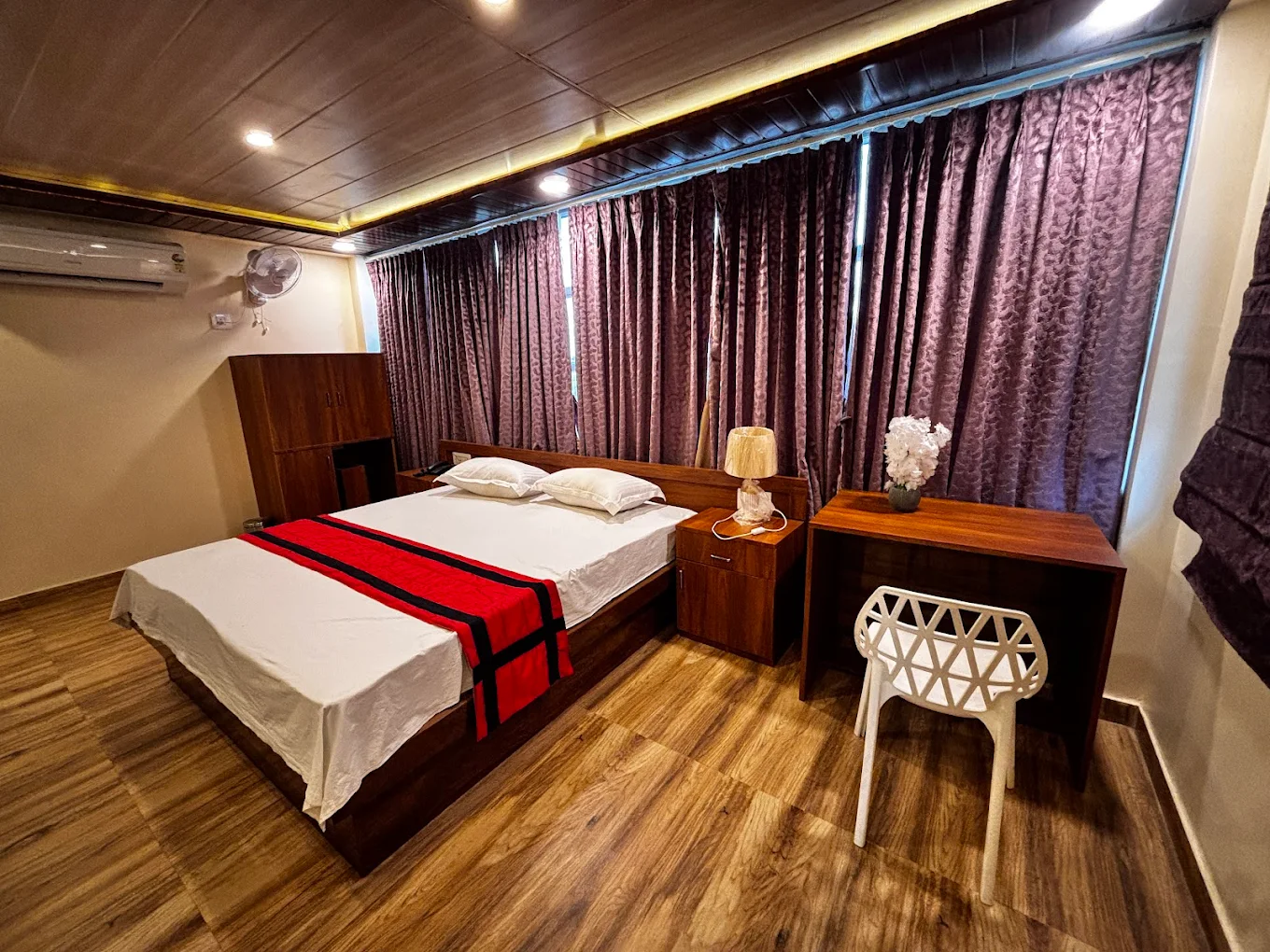 Hotel Astha Midway Room Type - EXECUTIVE ROOM