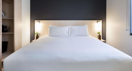 ibis Sydney Barangaroo Hotel Room Type - Superior Room 1 Queen Bed and Chaise