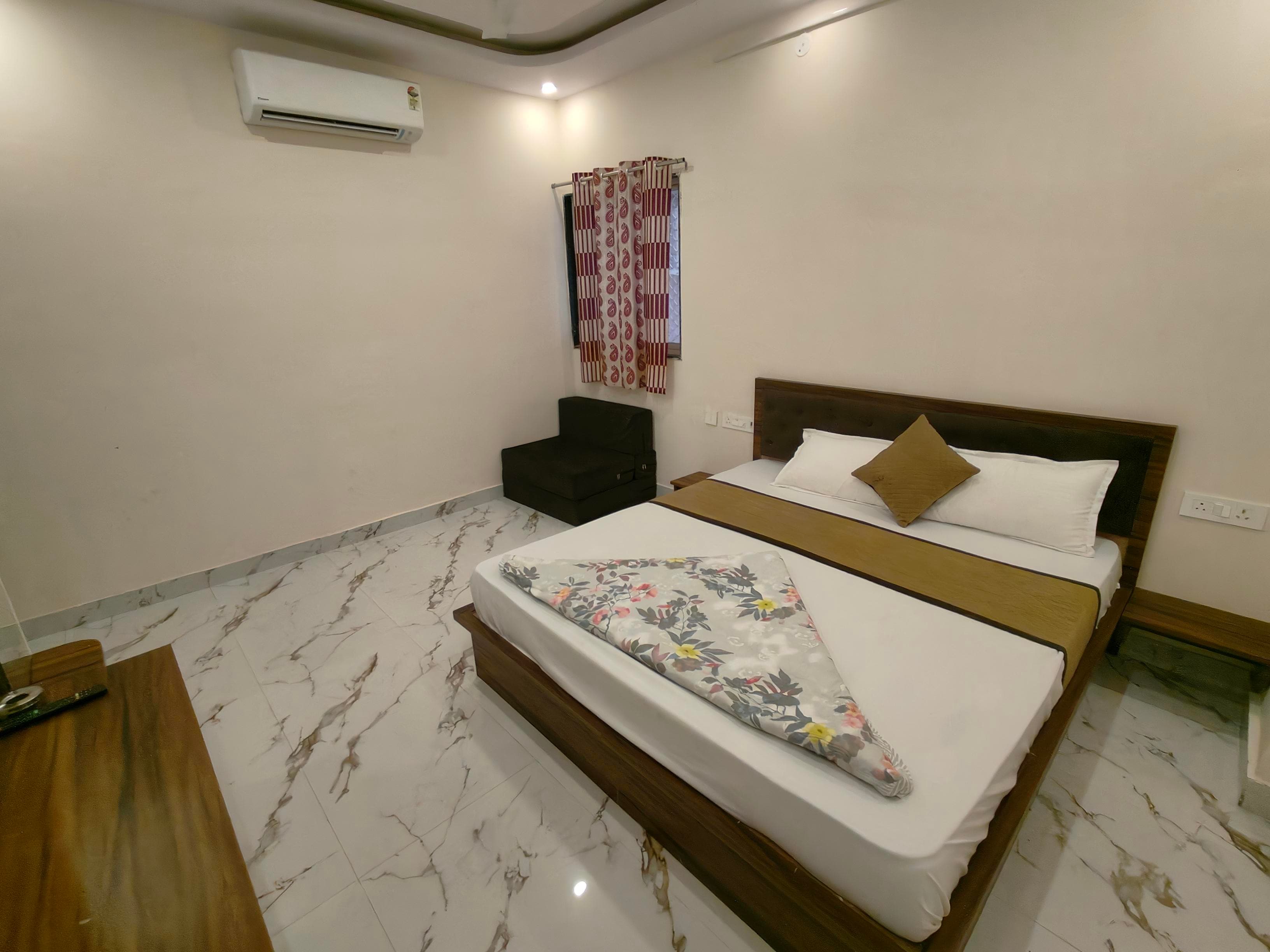 Hotel Bansiwala - Tap to explore photos