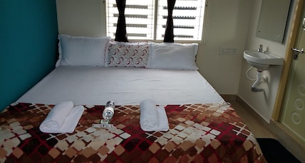 Dhruva Homestay Room Type - Standard AC Room