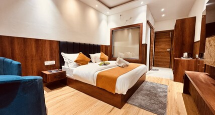 Hotel Sky Heaven Dalhousie Room Type - Deluxe Room with balcony - Forest View
