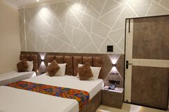Hotel Ambika Dx - Walking Distance From Railway Station