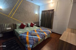 S.S Empire | Luxurious Cottages