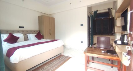 Prakriti Hill Resorts Room Type - Deluxe Room with Balcony and Mountain View Prakriti Hill Resorts Room Type - Deluxe Room with Balcony and Mountain View