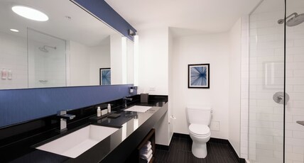 The Godfrey Hotel Chicago Room Type - Accessible Double Queen Room