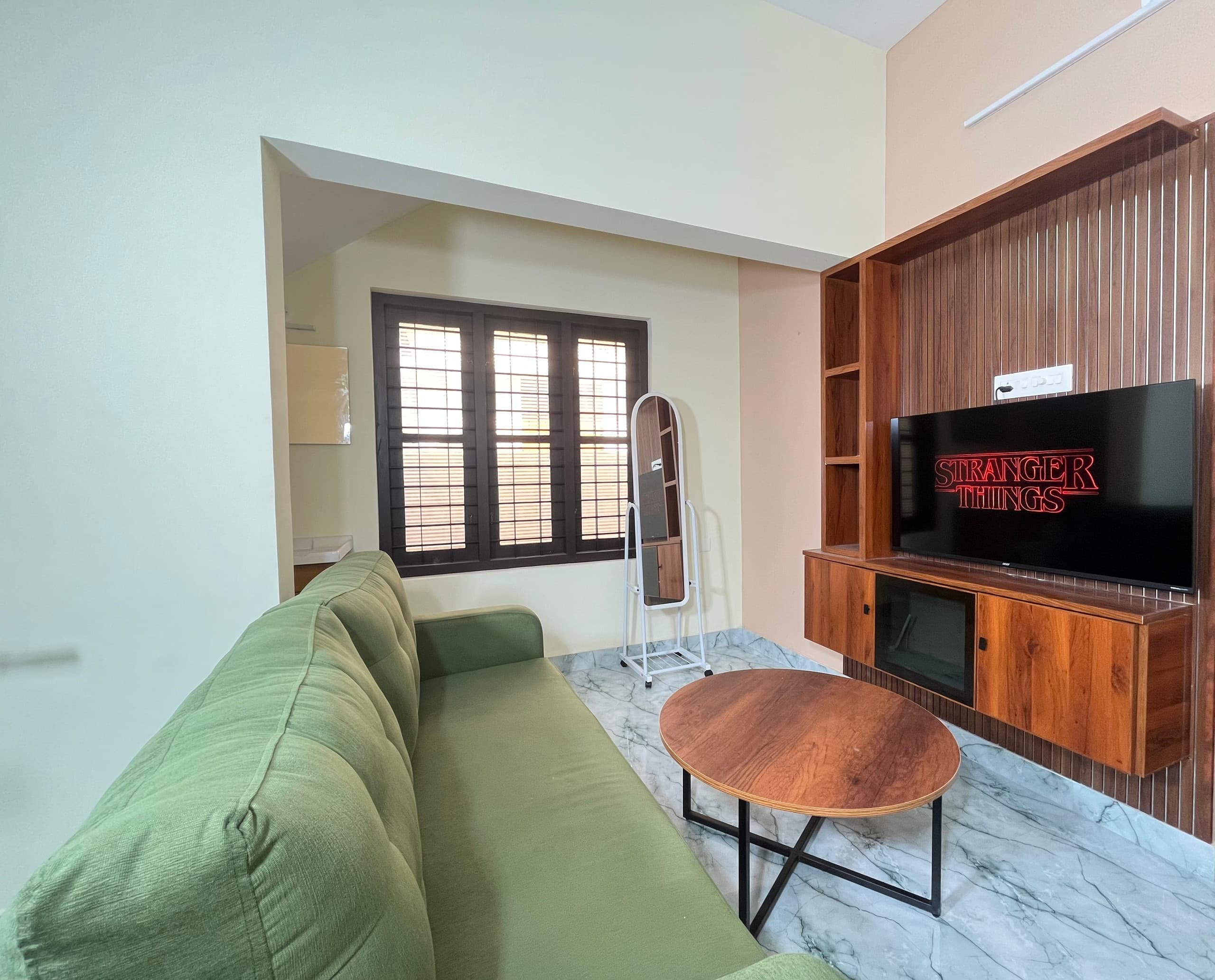 VAR Fun Haus AC 4BHK 8 Min Walk Beach Foosball - Tap to explore photos
