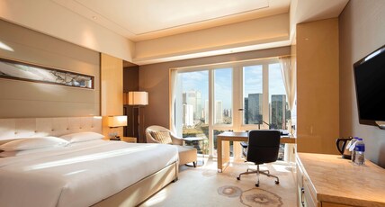 Hilton Dalian Room Type - KING DELUXE ROOM CITY VIEW