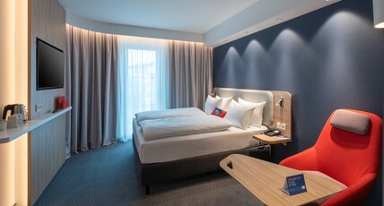 Holiday Inn Express HEILBRONN Room Type - 1 Queen Standard