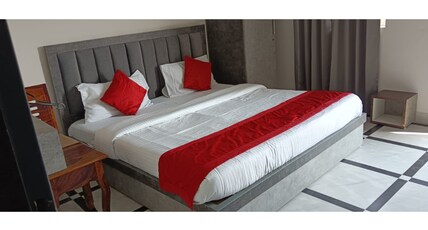 Hotel White Castle IMT Kharkhoda Room Type - Deluxe Room